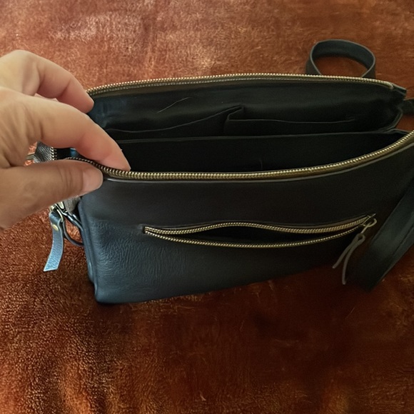 🧡 3 for $20 Black cross body Purse - Picture 5 of 5